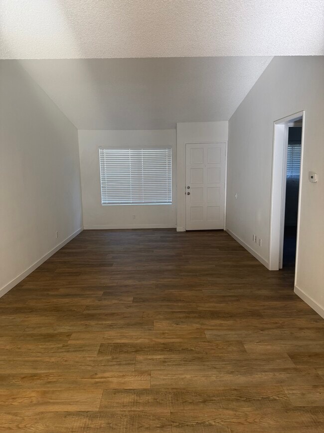 Photo - 10417 Hayford St