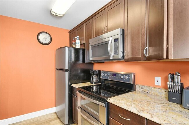 Photo - 311 Golfview Cir