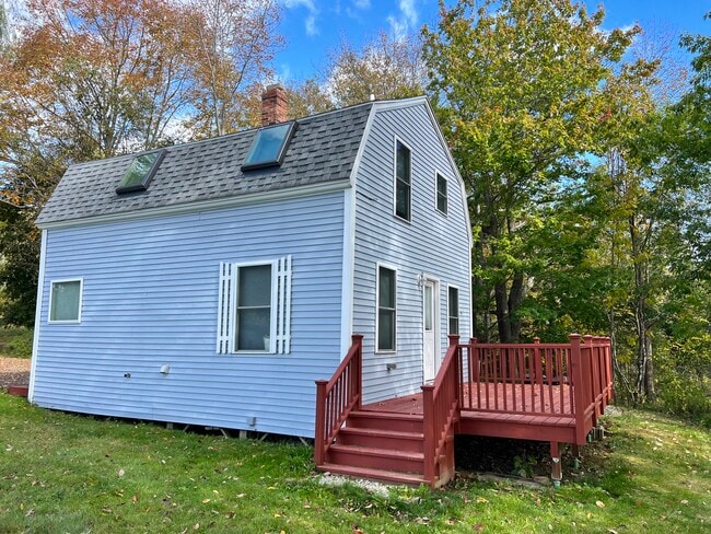 Building Photo - 28 Robbins Rd Rental