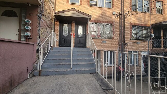 BUDGET FRIENDLY ROOM FOR RENT IN EAST NEW ... - BUDGET FRIENDLY ROOM FOR RENT IN EAST NEW ... Apartment Unit 2