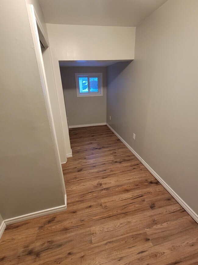 Photo - 242 Leslie St