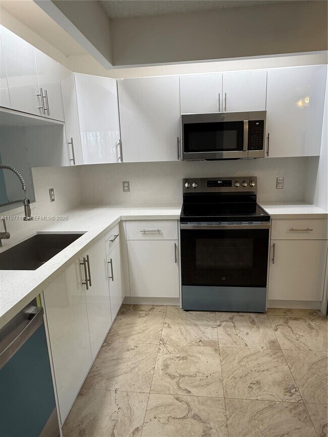 Photo - 550 SW 137th Ave Unit 202L