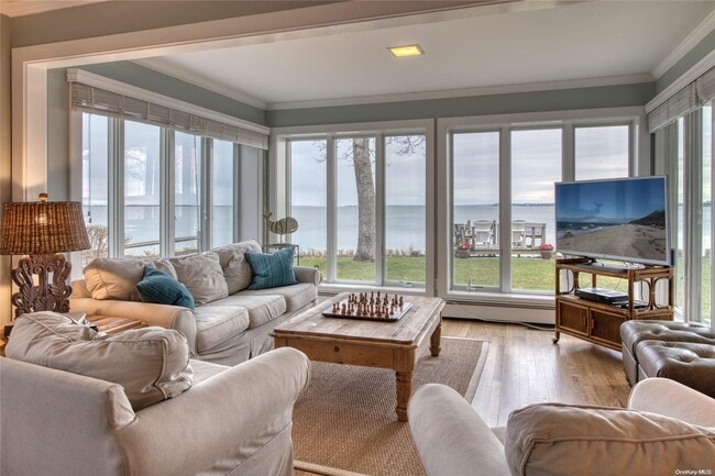 Photo - 370 South Ln