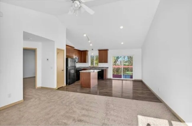 Photo - 823 Thompson Dr