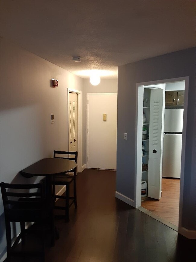 Building Photo - 98 Harmon Cove Tower Unit 216