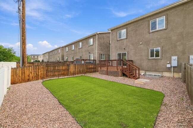 $2,445.95 - 4 Bed, 2.5 Bath Townhome with Attached Garage and Central AC!