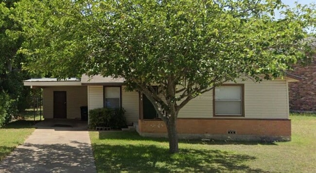 Building Photo - 3 BED / 1.5 Bath AVAILABLE END OF JANUARY