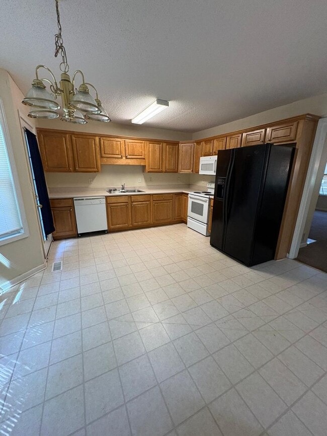 Photo - 886 Eagles Nest Cir