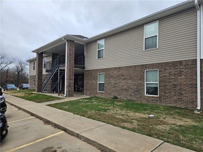 Photo - 325 Sadie Ln