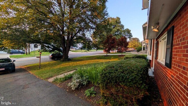 Photo - 5908 Greentree Rd