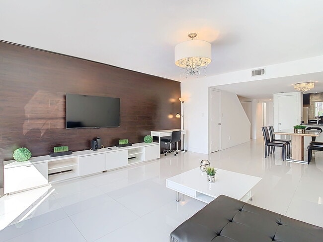 Photo - Vineland Road, Orlando, FL 32811 - 2 BR 2.5 BA townhouse