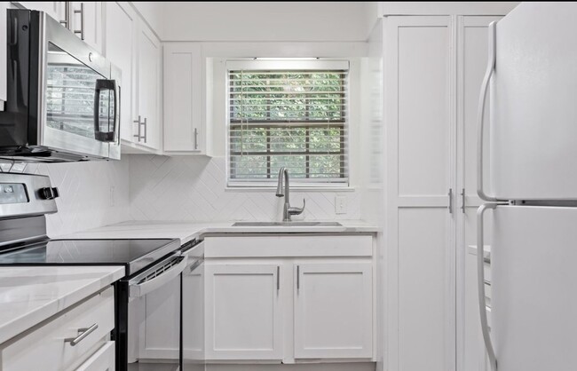 Photo - 851 Vestavia Villa Ct Unidad A