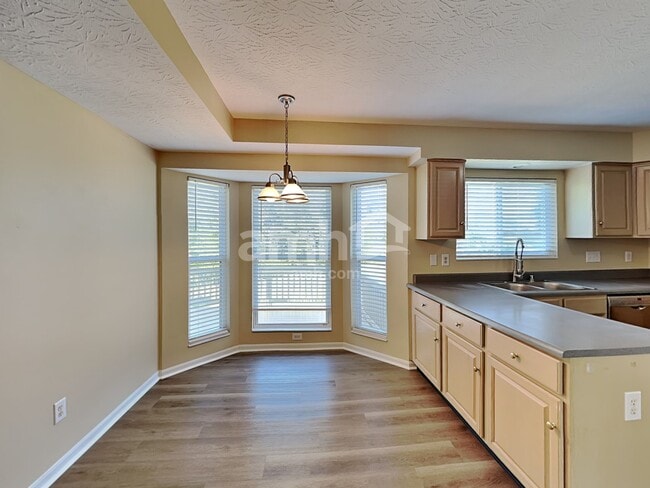 Photo - 725 Kent Cir