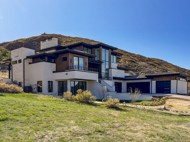 Building Photo - 7705 Dante Dr