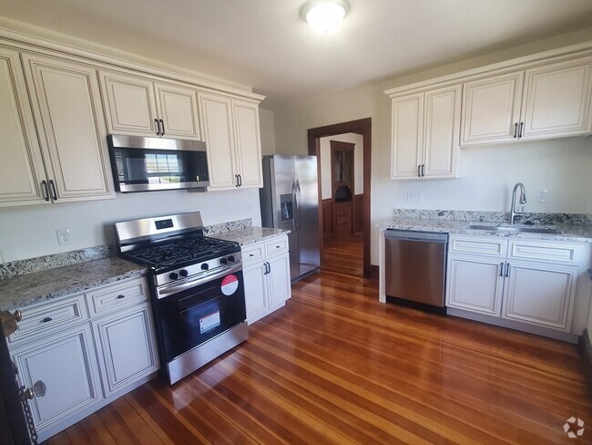Building Photo - 32 Boutwell St Unit 2 Rental
