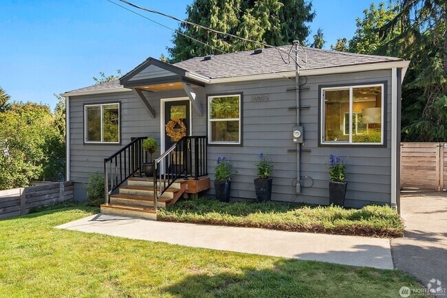 Building Photo - 3Bd/1.75Ba Seattle House