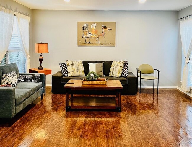 Photo - 6501 E Hill Dr Unidad 105