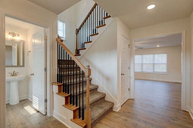 Photo - 1385 Harmon Ln