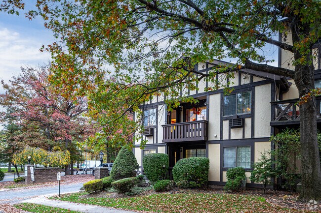 Photo - Foxwood Square Condos