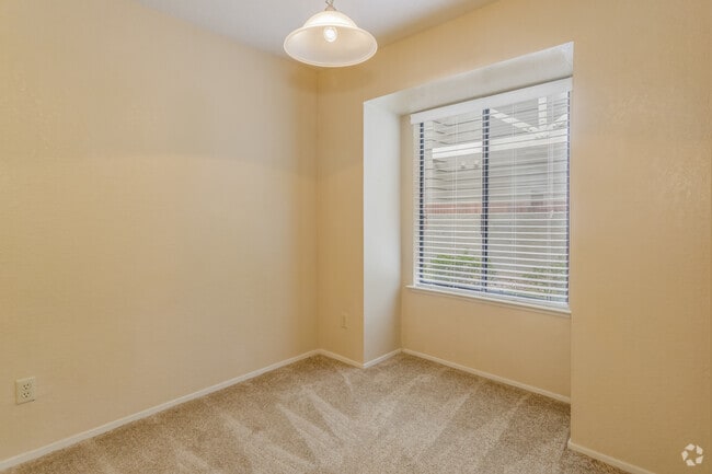 1BR, 1BA - 750SF