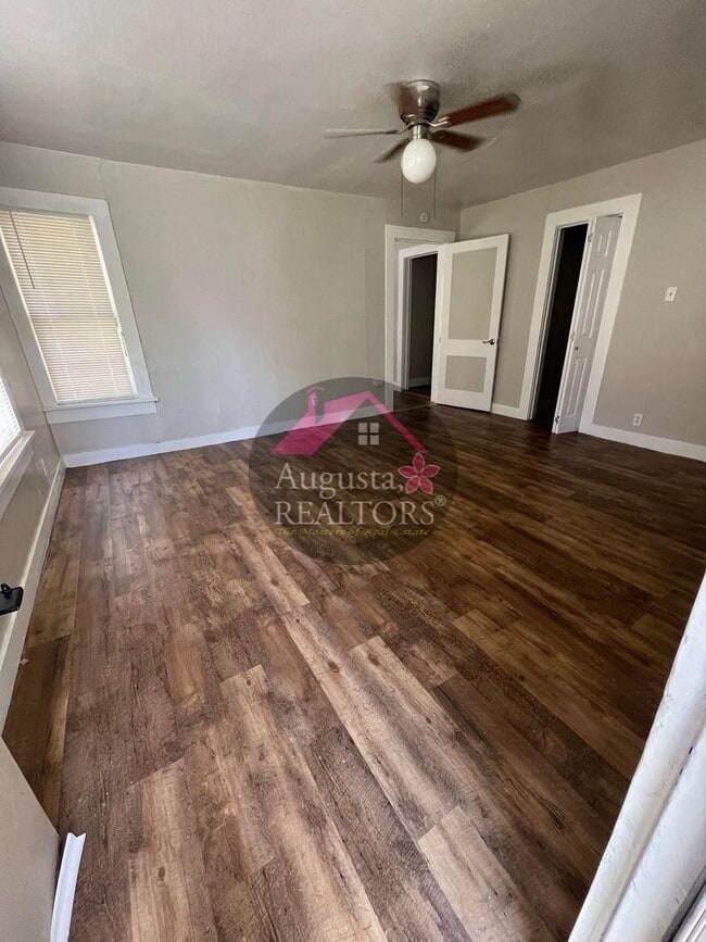 Photo - Adorable One Bedroom Duplex! Unidad 609 EN15th Apt B