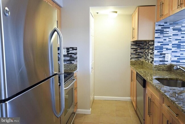 Building Photo - 10101 Grosvenor Pl Unit 815 Rental