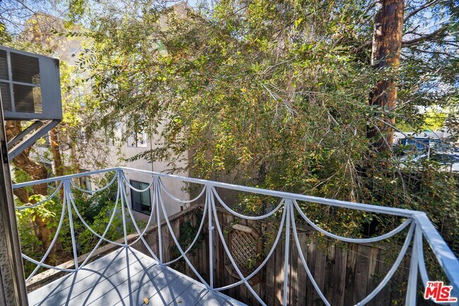 Photo - 1323 N Olive Dr