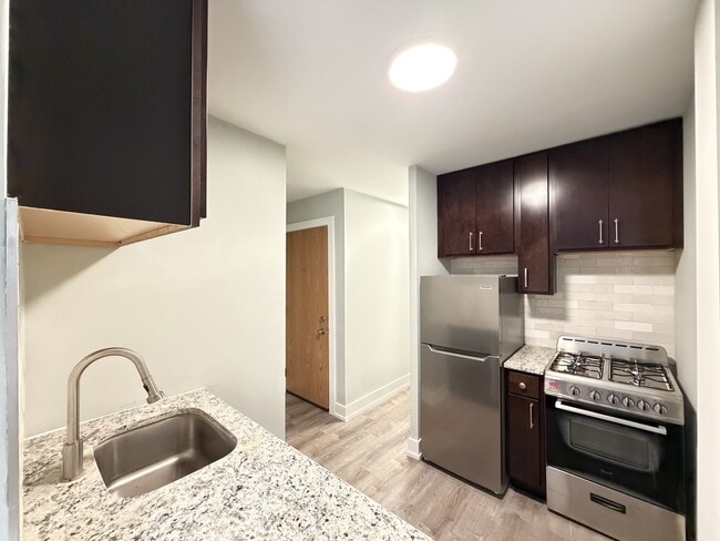 Photo - 503 W Barry Ave Unit J03W
