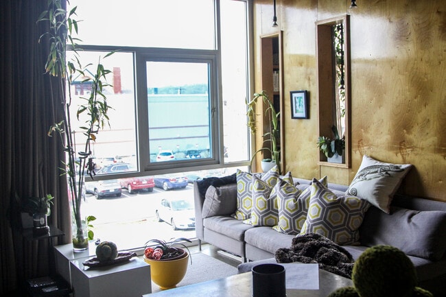 Photo - 270 Walnut St