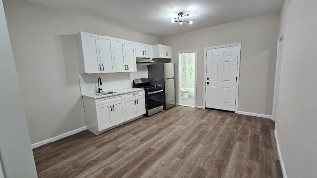 Building Photo - 30 Oak St