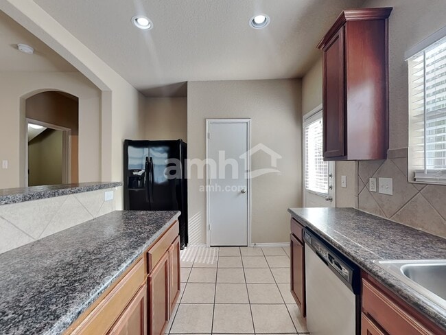 Photo - 9811 Rainbow Crk