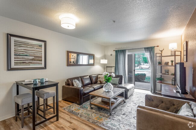1BR, 1BA - 640 SF