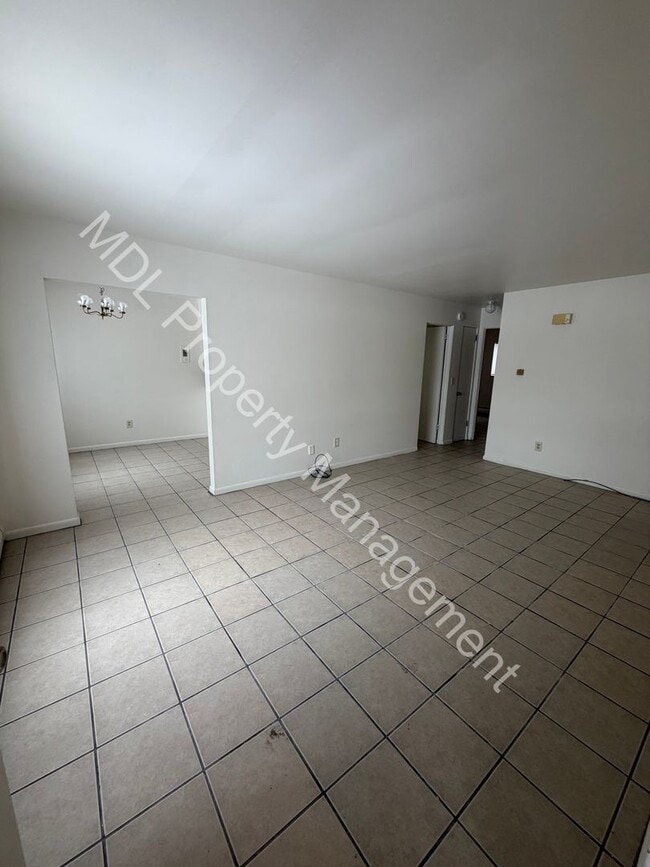 Building Photo - 2129 Weiss St Unit 2