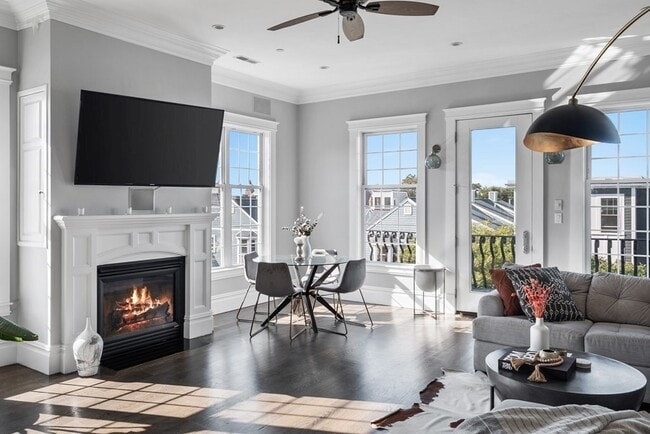 Photo - 322 W 4th St Unit 4