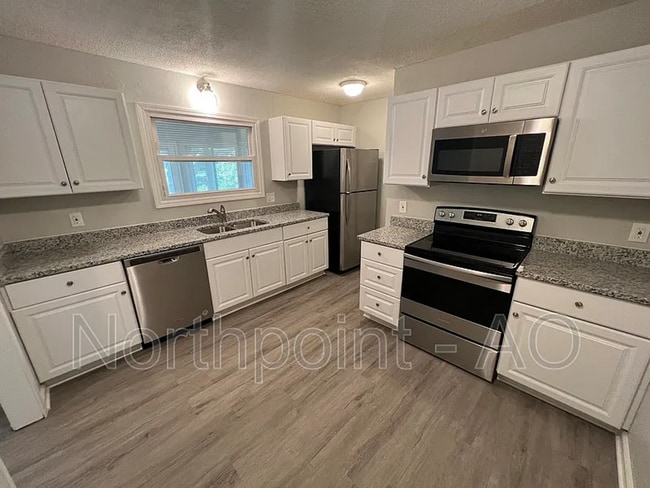 Photo - Beautiful 3 Bed 2.5 Bath Ranch Home with Garage in Raytown, MO