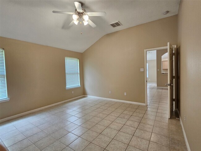 Photo - 1079 Shadow Glenn Dr