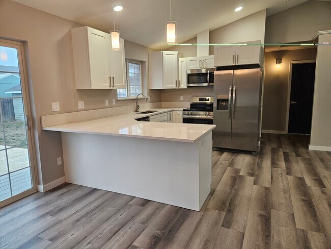 Photo - 1355 Yost Cir NE