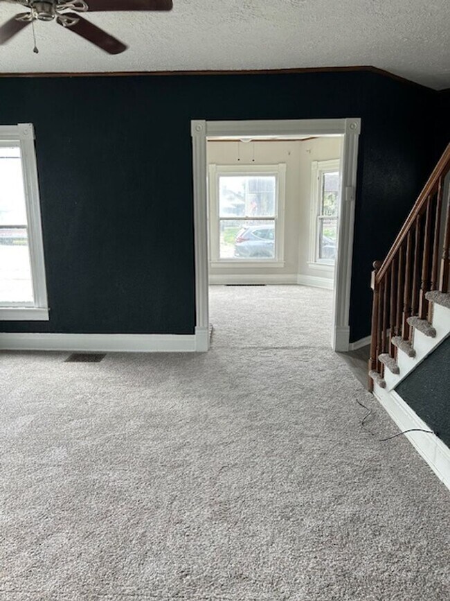 Photo - 611-615 E Pearl St