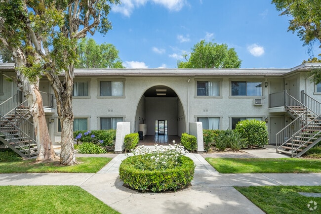 Strada Apartments