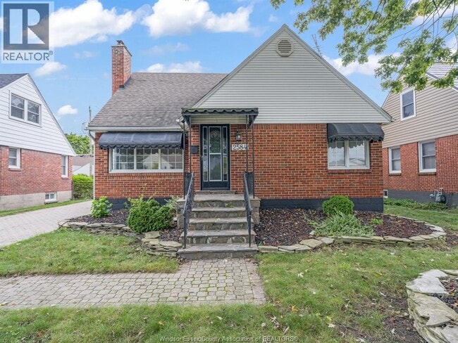 Photo - 2584 Chilver Rd