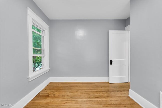 Building Photo - 10128 Unit 2/UP Rental