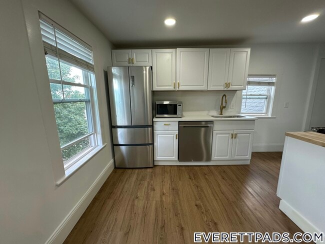 Building Photo - 138 Vine St Rental