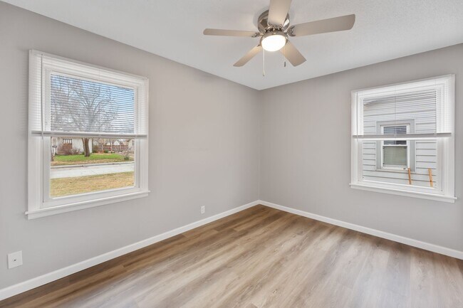 Photo - Move in ready - 2 Bed 1 Bath In Quiet Neig...