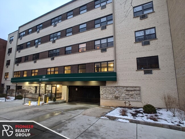 Photo - 542 W Surf St