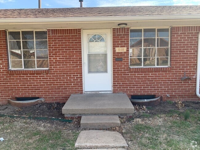 Building Photo - $525 - 1 bedroom/ 1 bathroom - Cozy fourplex Unit 648 Rental