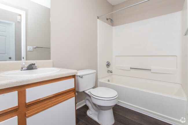 2BR, 2BA - 1069SF