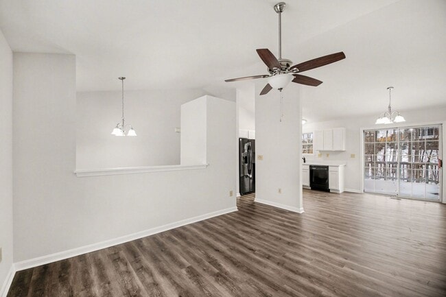 Photo - AVAILABLE NOW-3 Bedroom Split foyer in Stafford