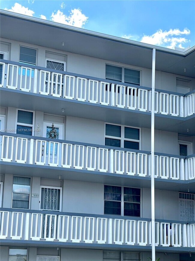 18601 NE 14th Ave Unit 301