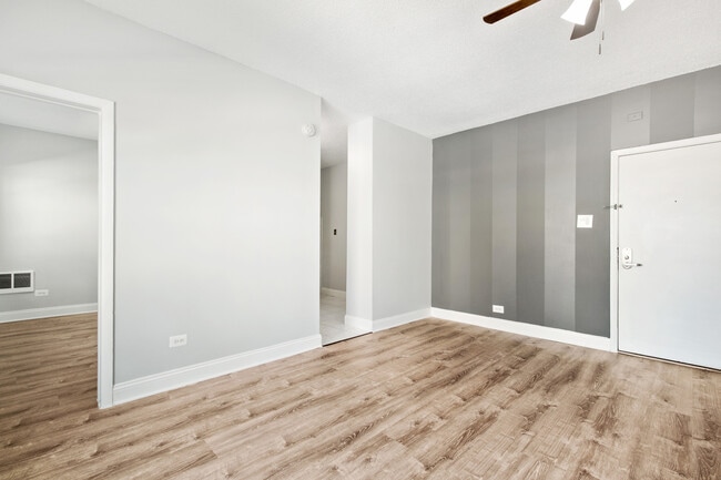 Photo - 4520 N Clarendon Ave Unit 708