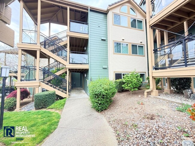 Building Photo - Updated 2 Bed Condo Near the Narrows – Water Views, Covered Parking & Prime Tacoma Location! Unit F102